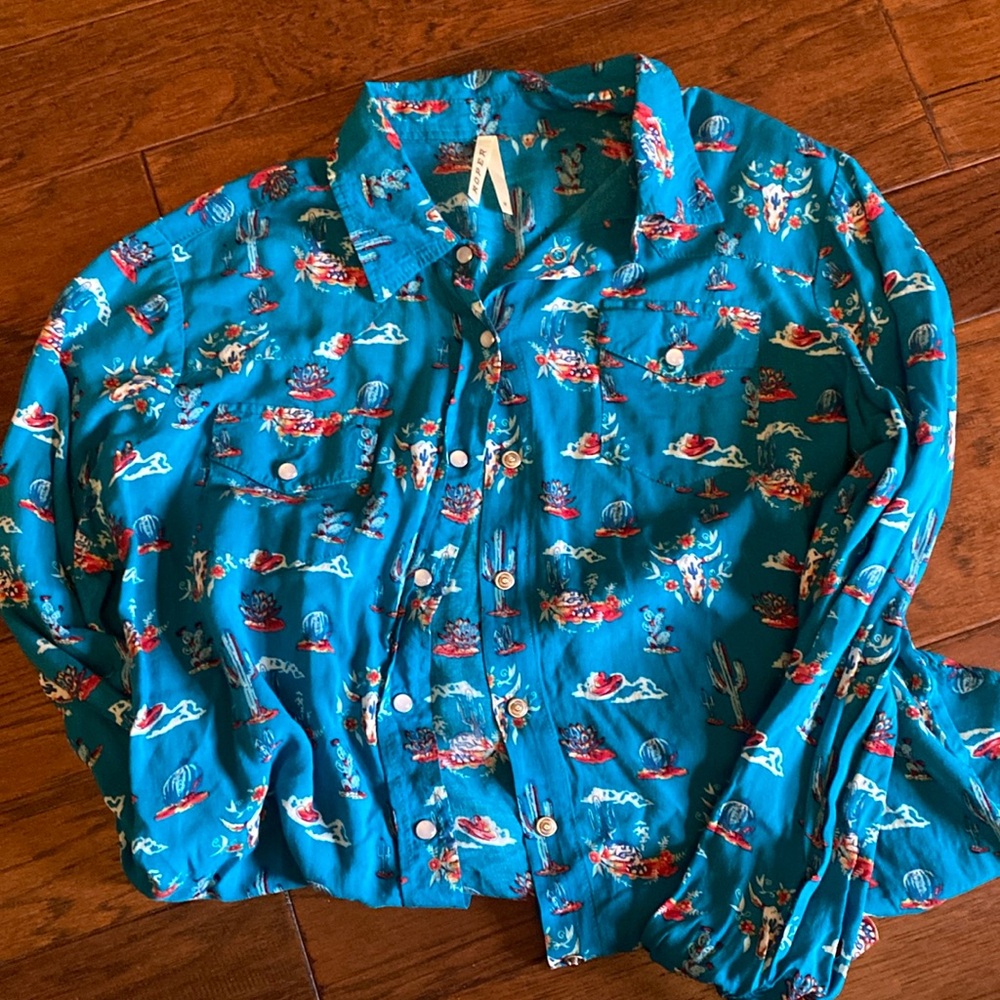 Like new roper Pearl snap shirt. Light weight